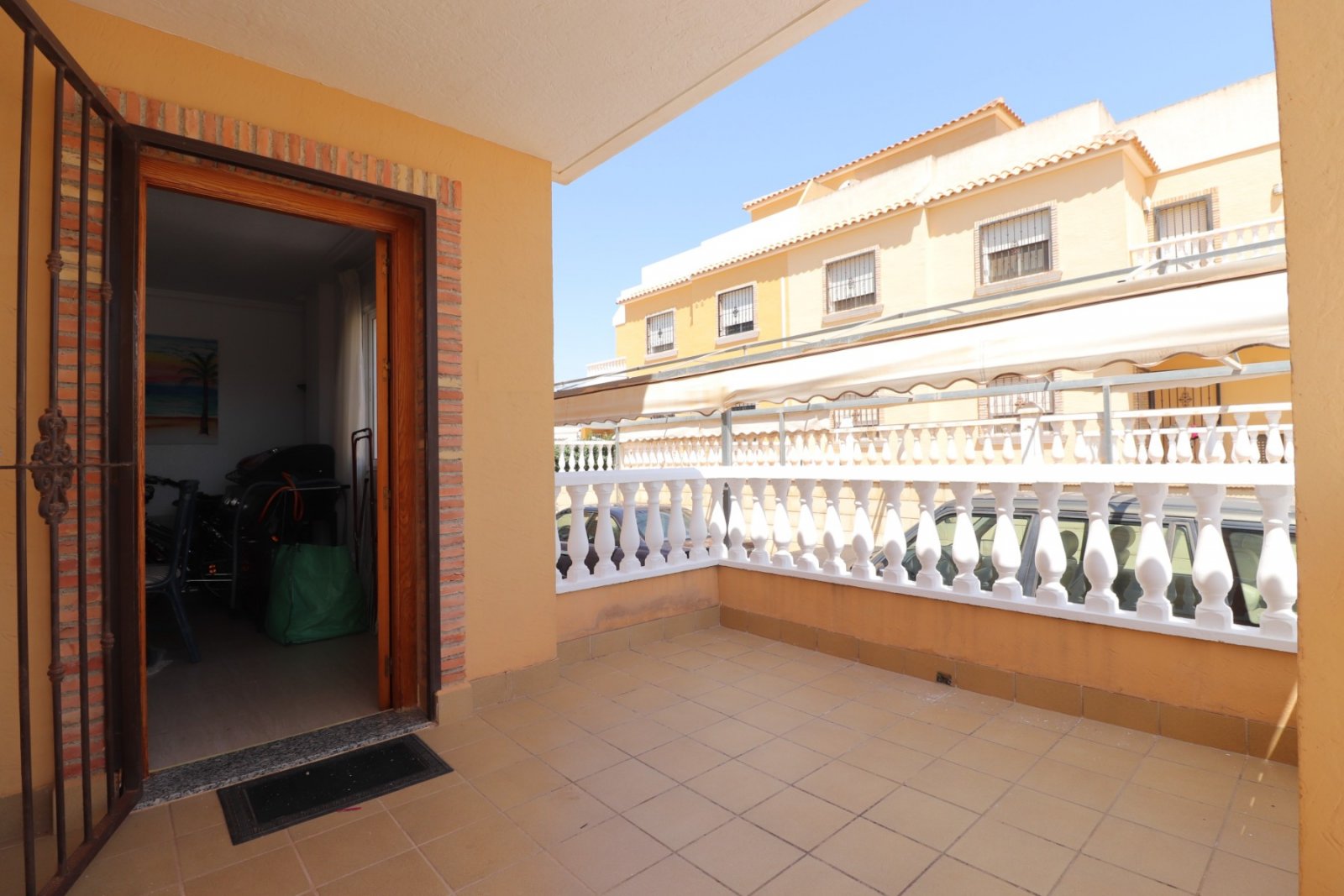 Quad-Villa with 3 bedrooms, 1 bathroom and communal pool