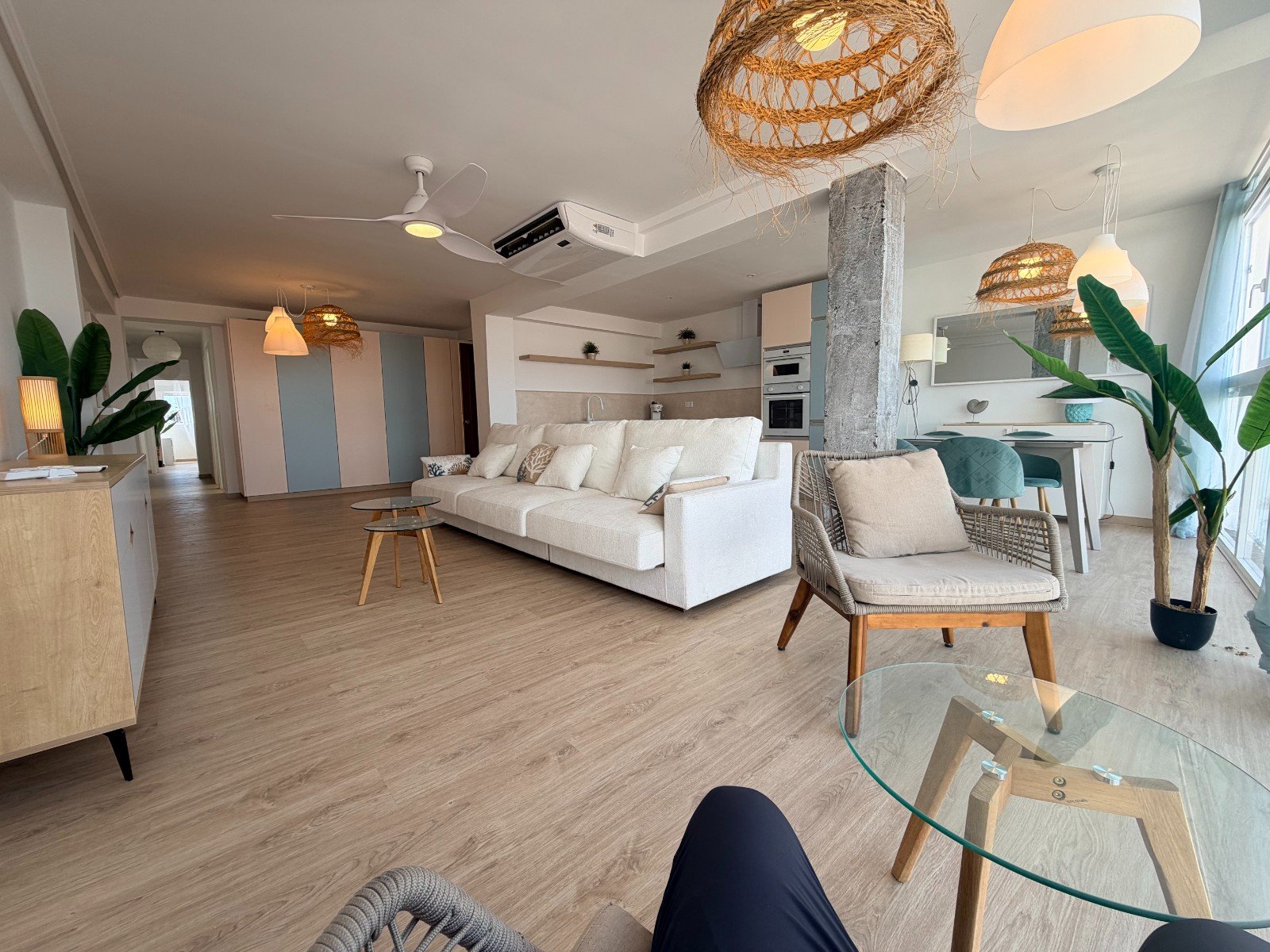 Reformed apartment with 3 bedrooms and 2 bathrooms just 100 metres from the beach