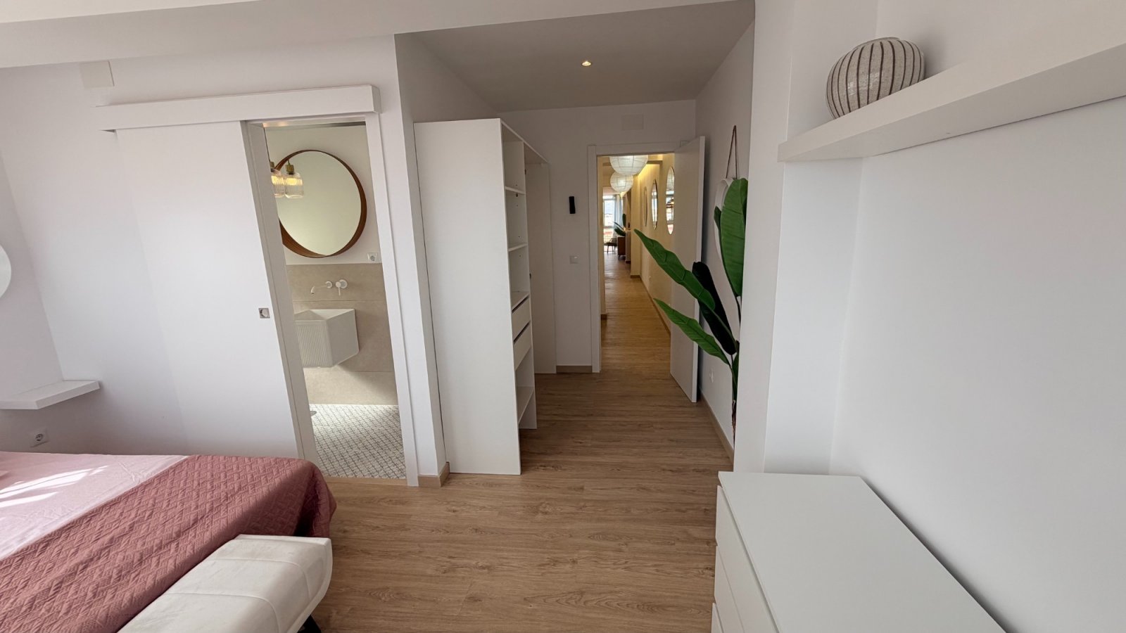 Reformed apartment with 3 bedrooms and 2 bathrooms just 100 metres from the beach