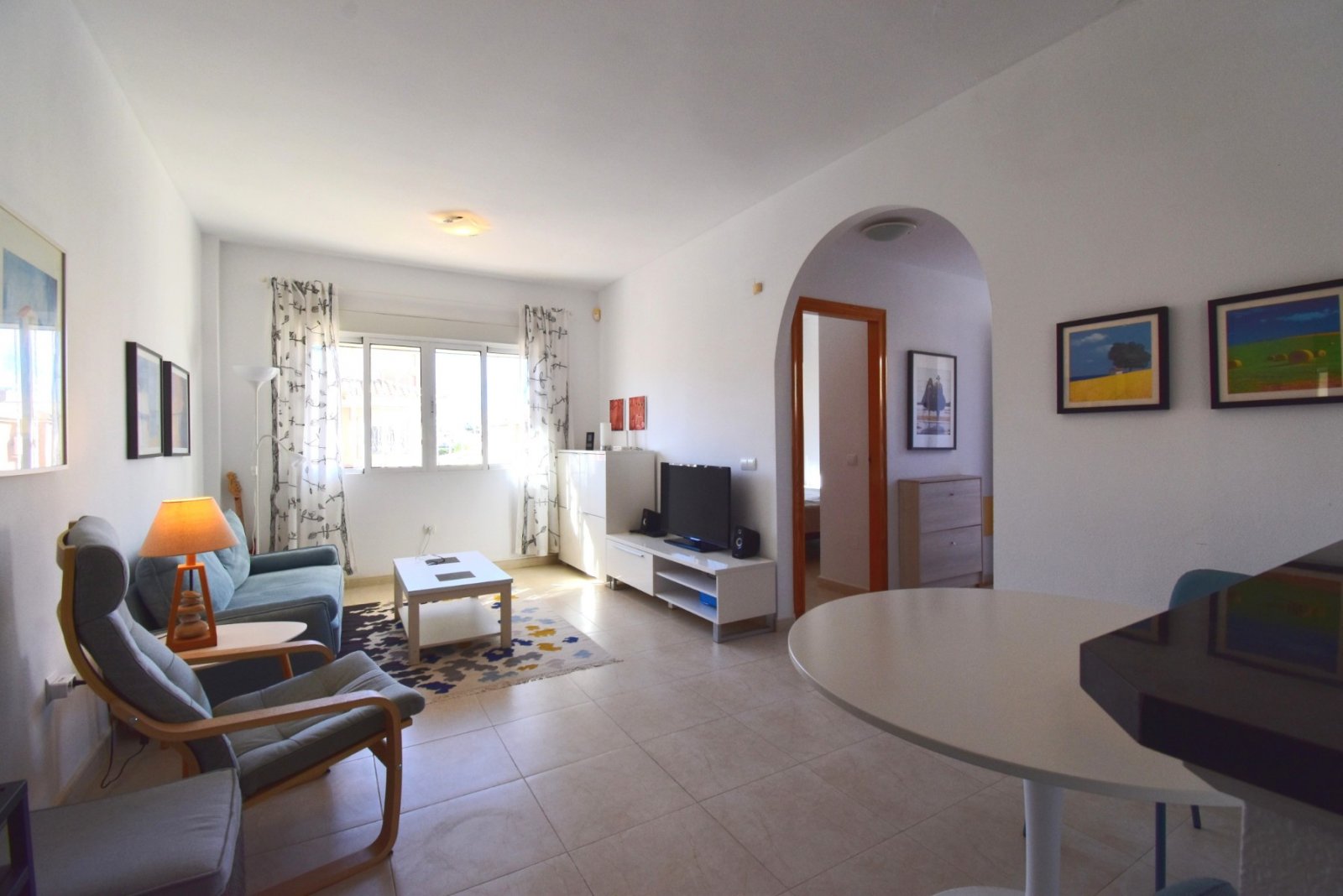 Top Floor Apartment with 2 bedrooms, 1 bathroom, roof terrace and communal pool