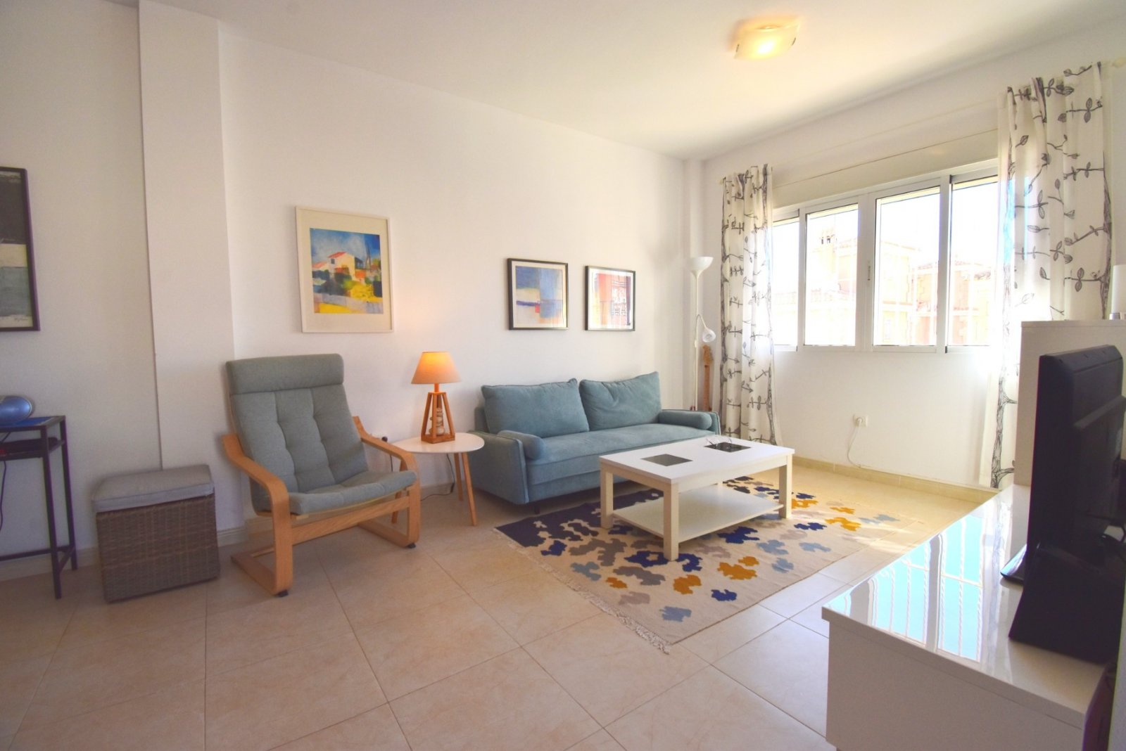Top Floor Apartment with 2 bedrooms, 1 bathroom, roof terrace and communal pool