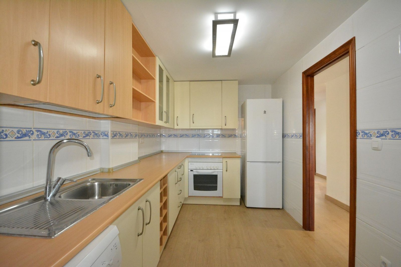 Apartment with 3 bedrooms, 2 bathrooms, communal pool and underground parking space