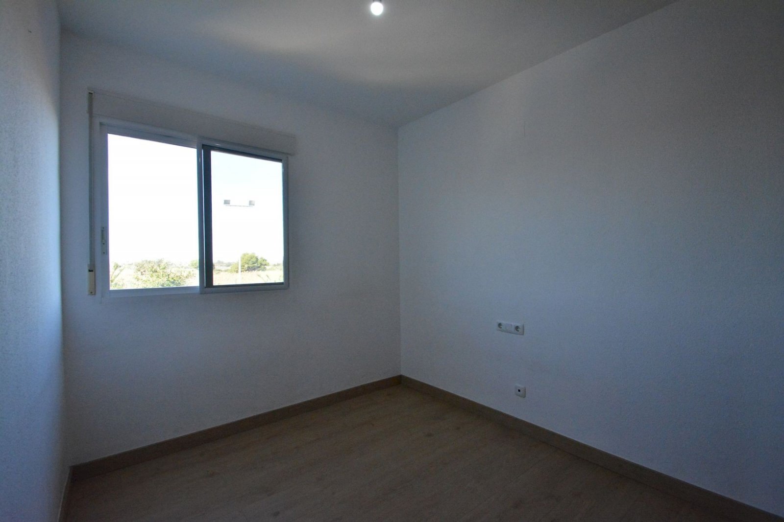 Apartment with 3 bedrooms, 2 bathrooms, communal pool and underground parking space
