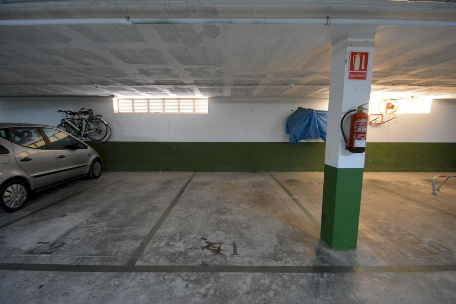 Apartment with 3 bedrooms, 2 bathrooms, communal pool and underground parking space