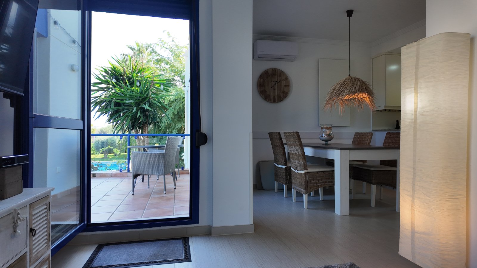 Exclusive apartment with 2 bedrooms and 2 bathrooms in a beautiful residential complex just 200 metres from the beach