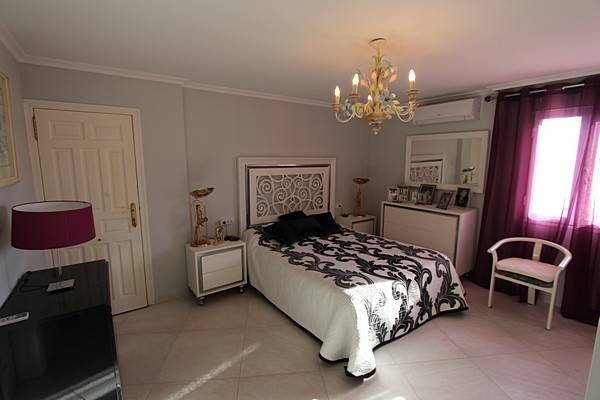 Beautiful villa with large private pool and impressive views over the coast