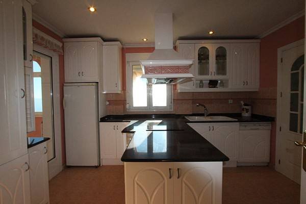 Beautiful villa with large private pool and impressive views over the coast