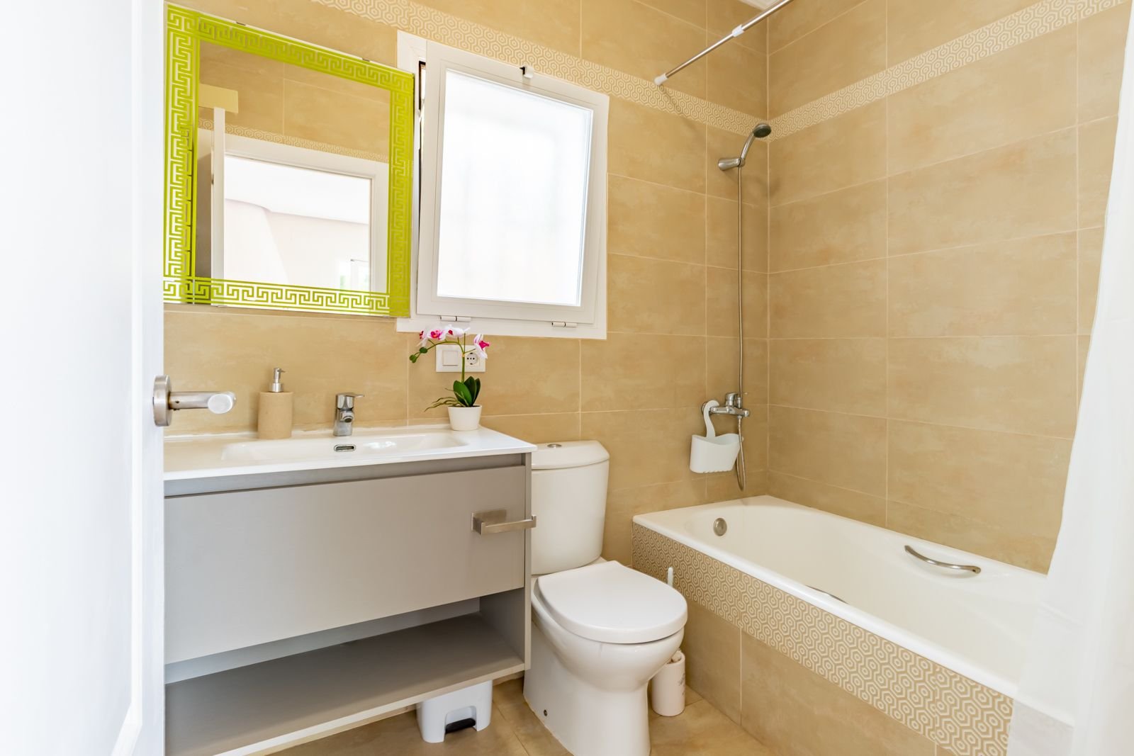 Villa mit 3 Schlafzimmern, 3 Bädern, Privatpool und Meerblick