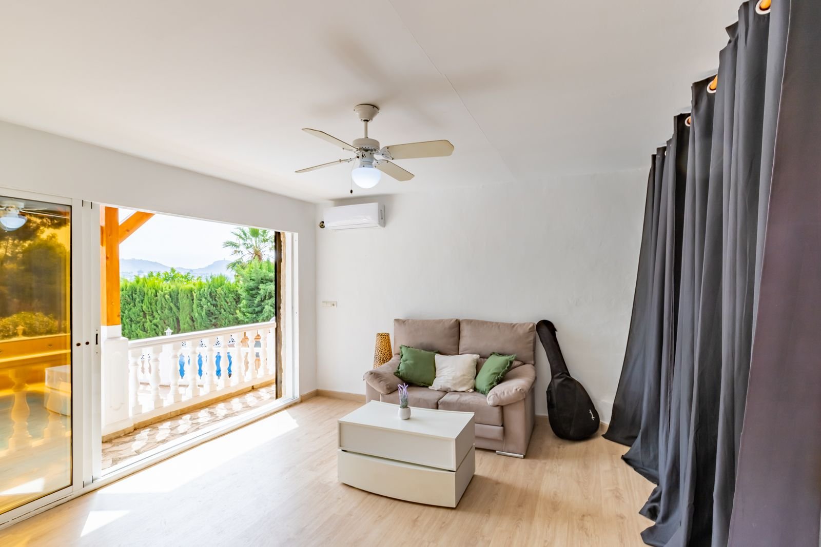 Villa mit 3 Schlafzimmern, 3 Bädern, Privatpool und Meerblick