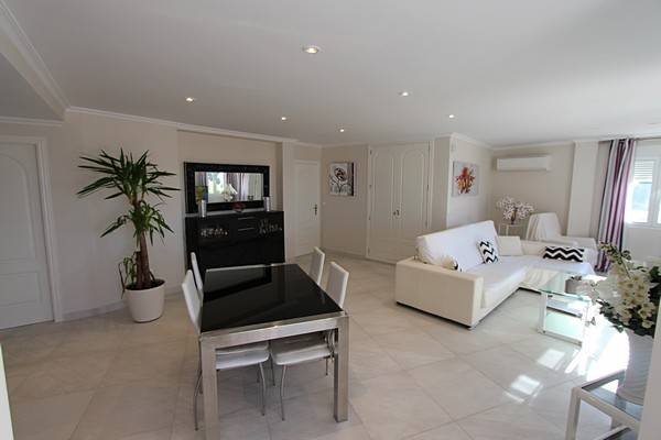 Beautiful villa with large private pool and impressive views over the coast