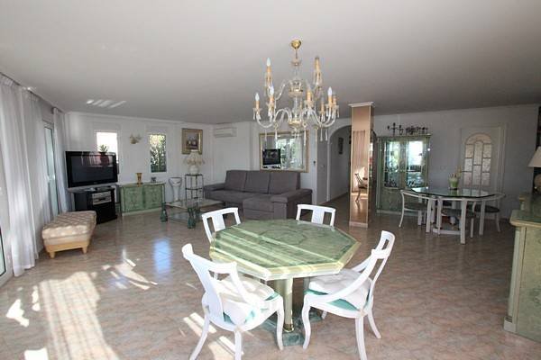 Beautiful villa with large private pool and impressive views over the coast