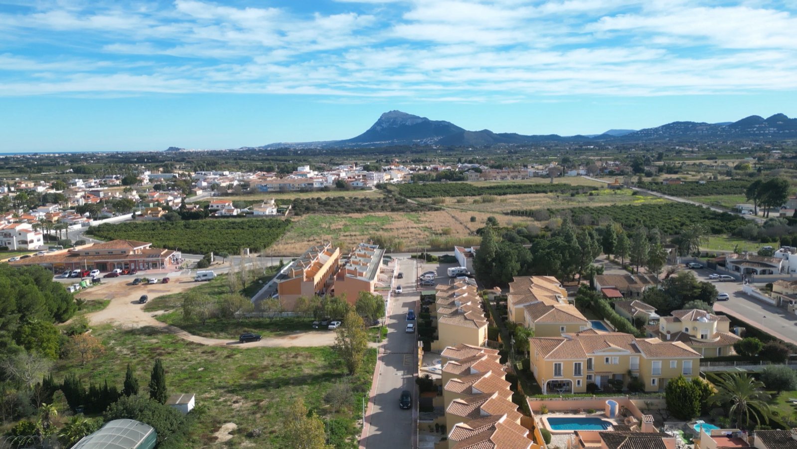 Sunny 3-Bedroom Villa with Pool