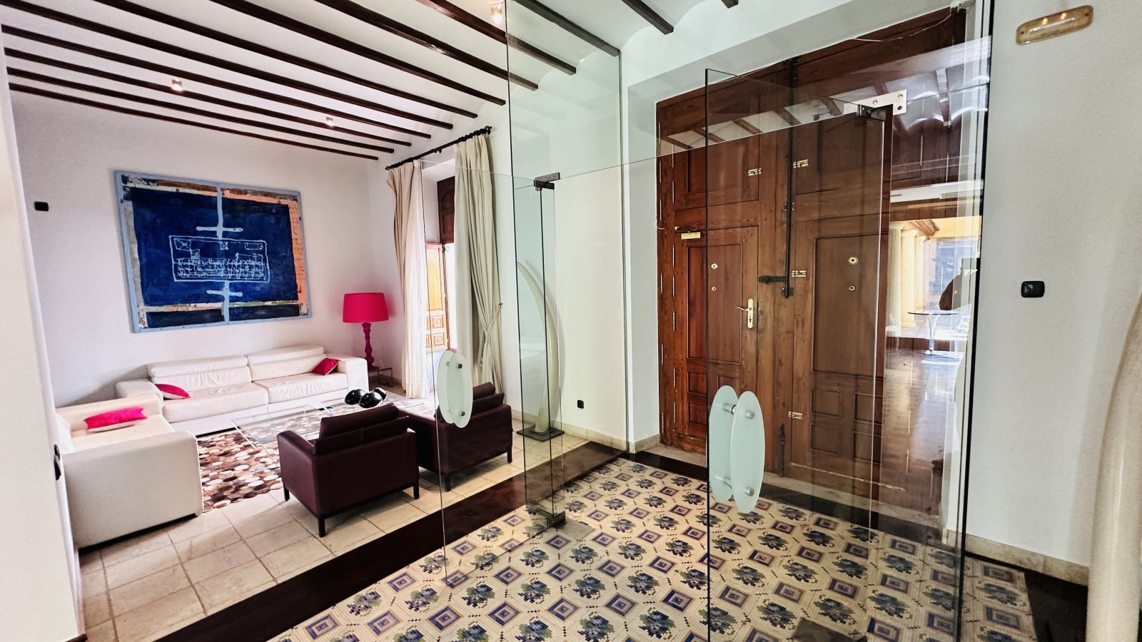 Prime Investment Property: Traditional Townhouse with Multiple Use Possibilities in the Center of Pego