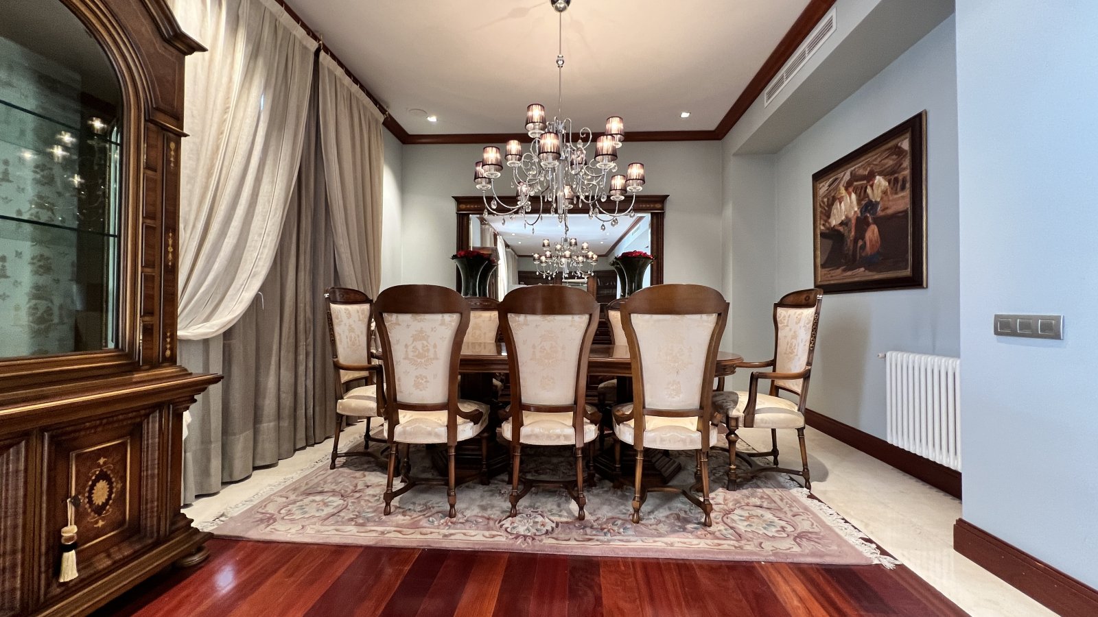 Prime Investment Property: Traditional Townhouse with Multiple Use Possibilities in the Center of Pego