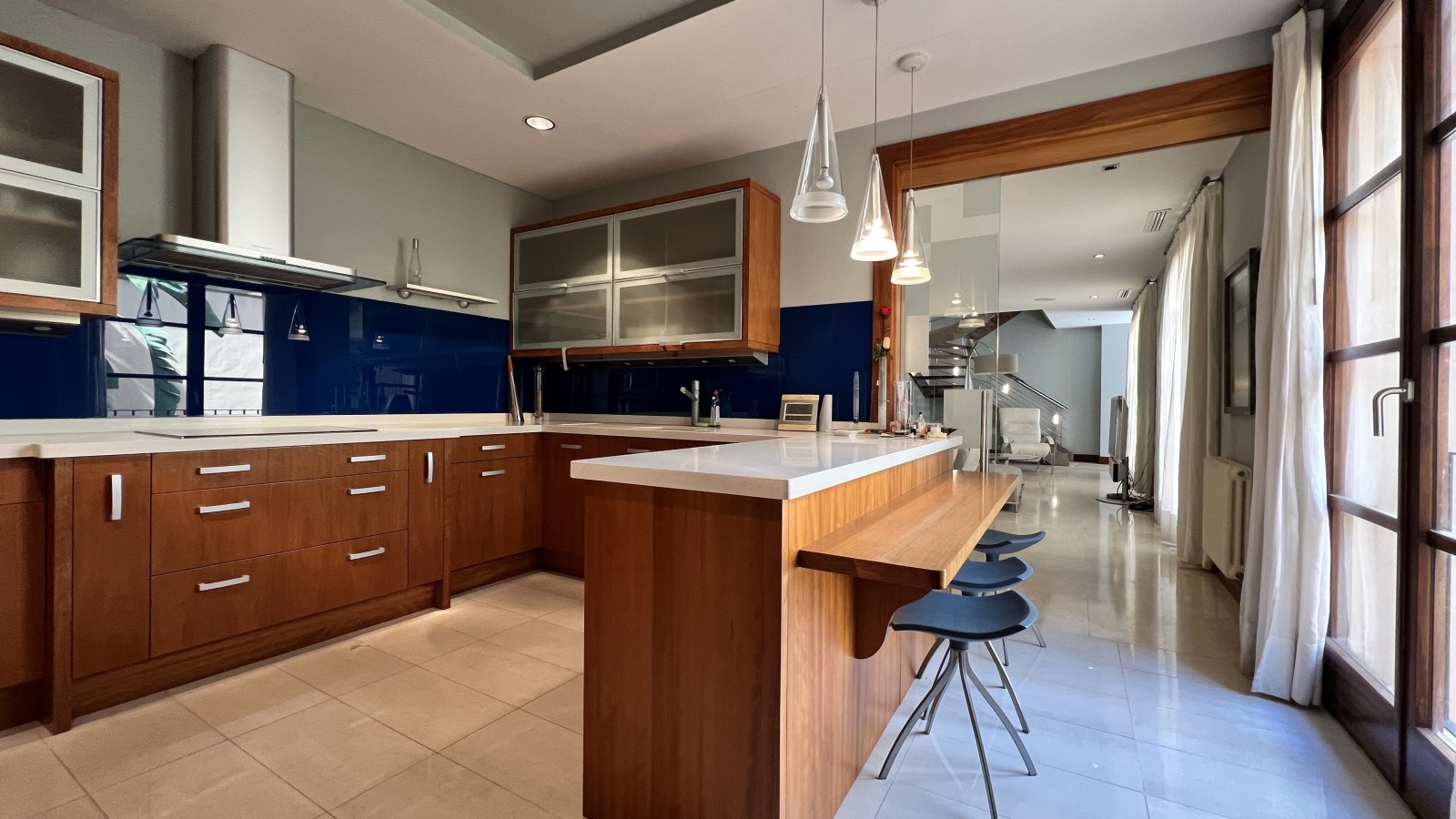 Prime Investment Property: Traditional Townhouse with Multiple Use Possibilities in the Center of Pego