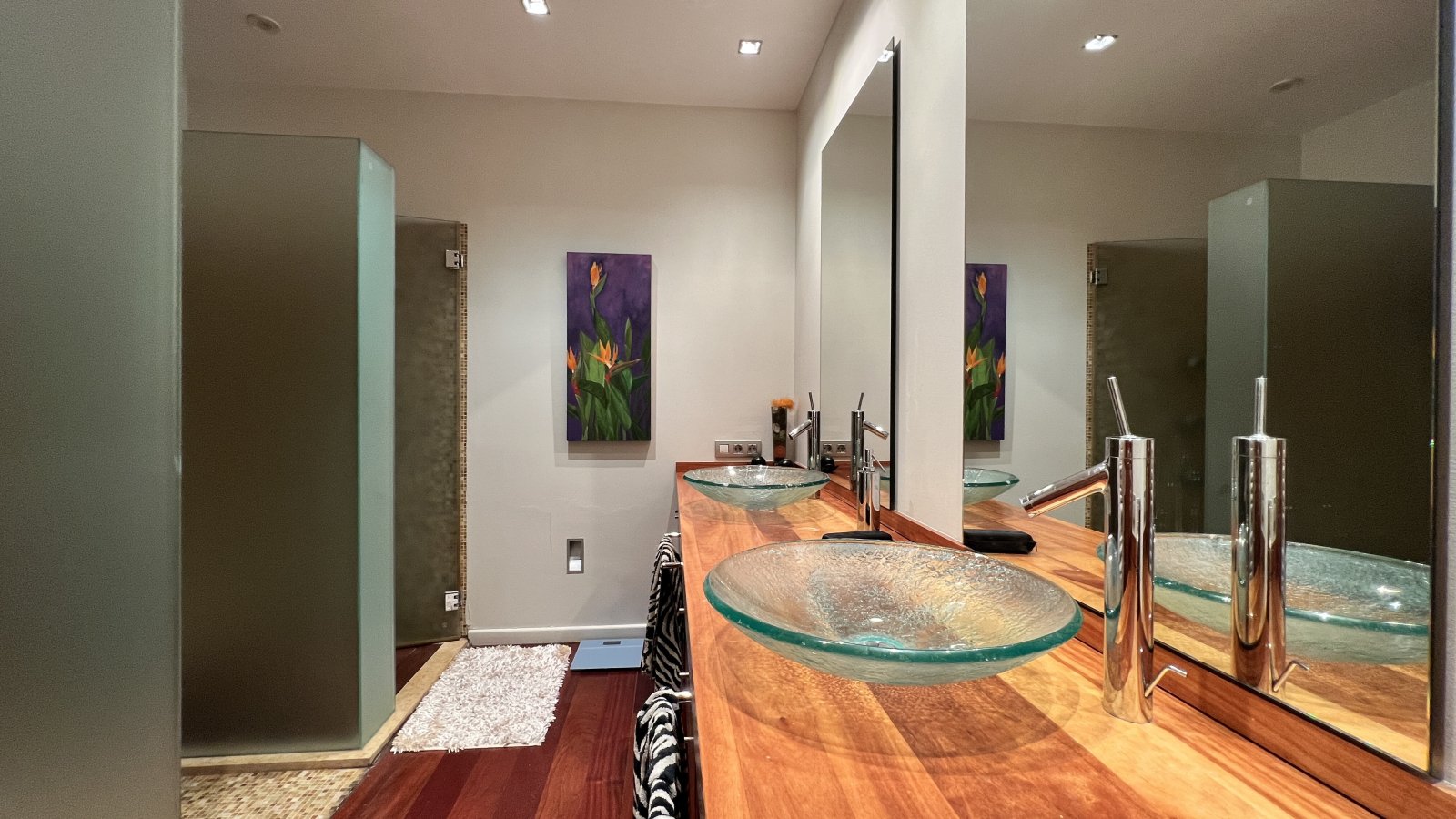 Prime Investment Property: Traditional Townhouse with Multiple Use Possibilities in the Center of Pego