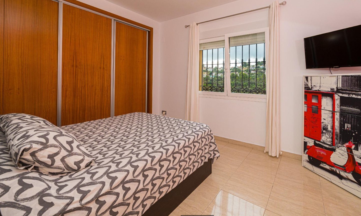 Wonderful villa for sale in Orba with beautiful views.The villa is located just 5 minutes from the town of Orba, in a very quiet urbanization.T...