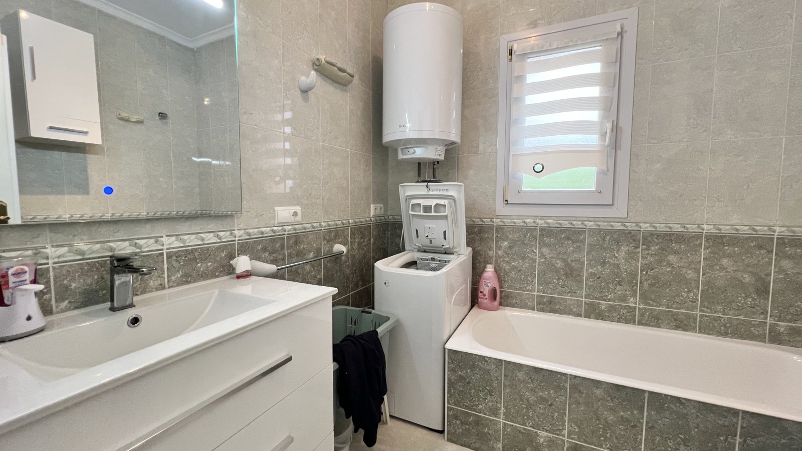 Great villa with good facilities and 3 bedrooms, pool, garage, and much more