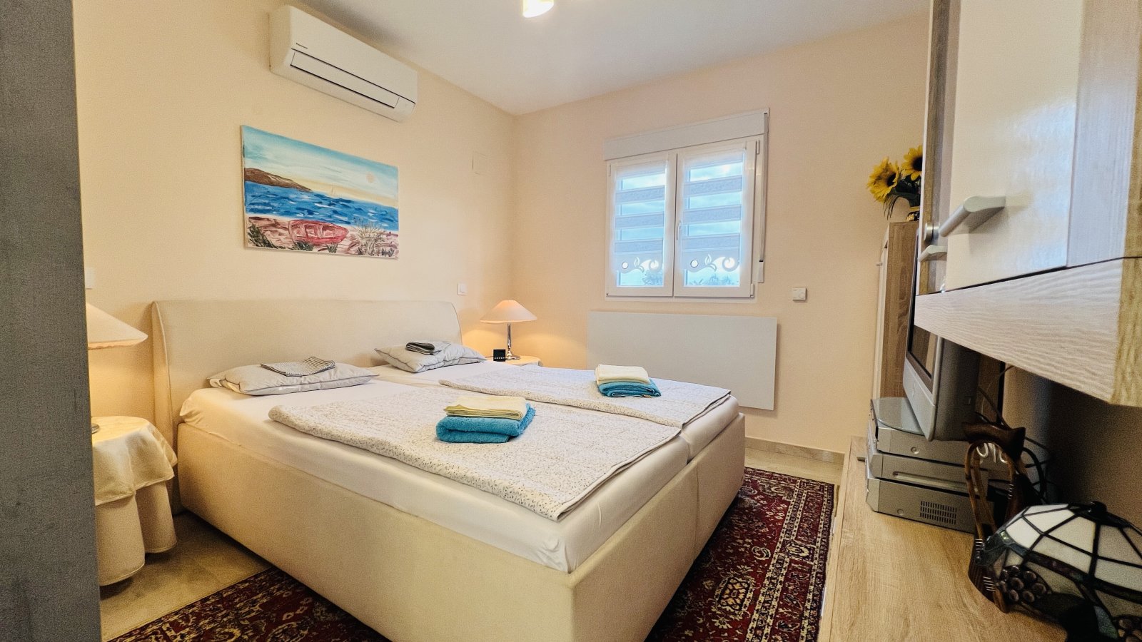 Great villa with good facilities and 3 bedrooms, pool, garage, and much more