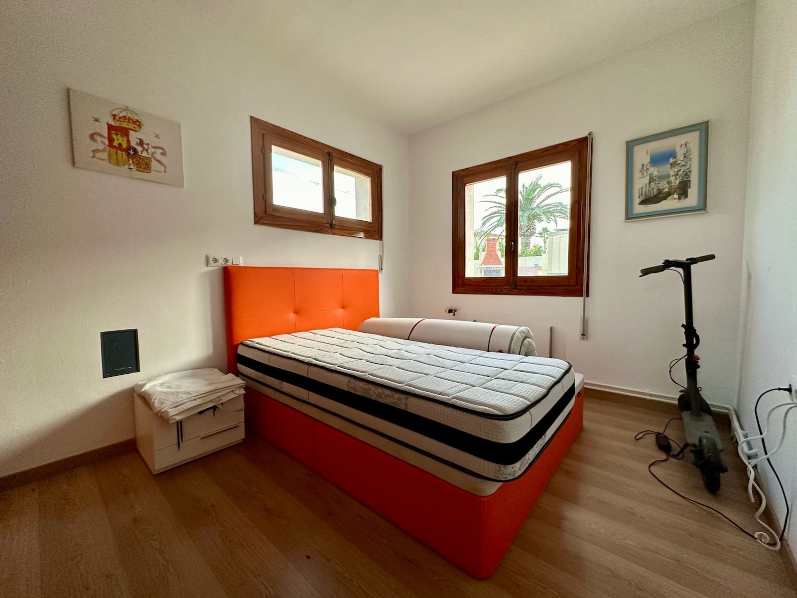 Villa with 2 independent homes, swimming pool and sea views