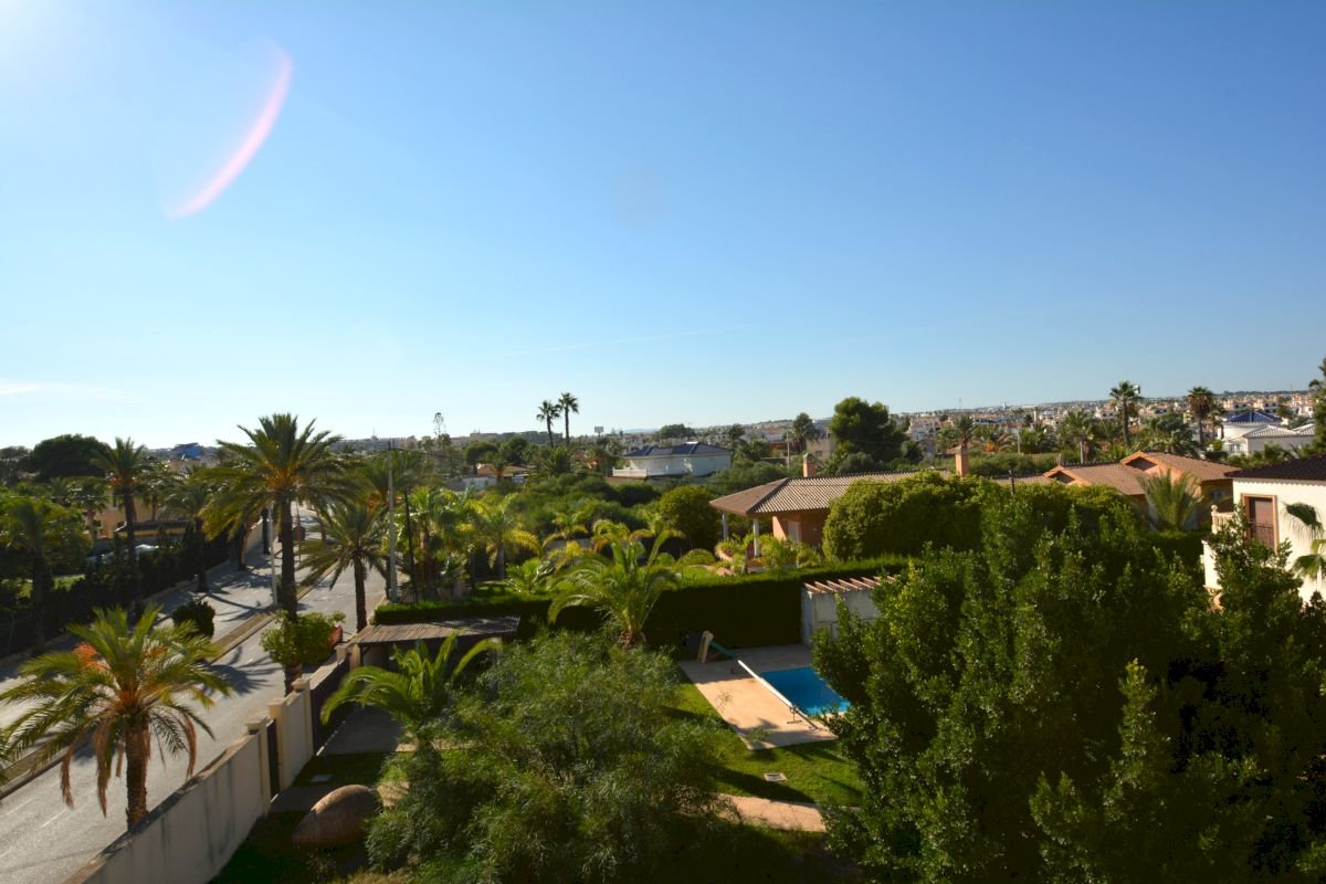 Beautiful, spacious and exclusive villa in the best area of Cabo Roig, just 150 metres from the beach
