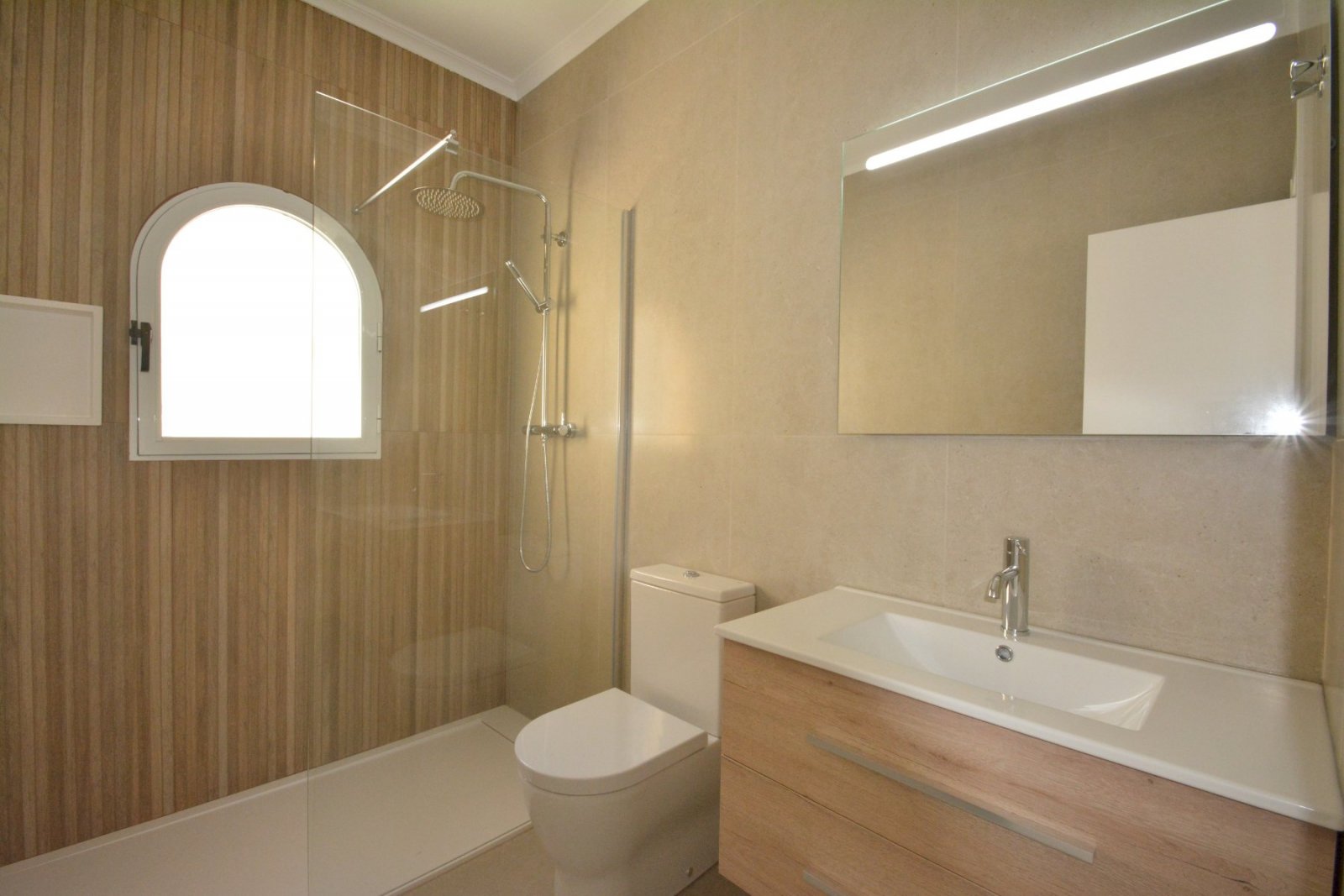 Completely renovated villa with 2 bedrooms, 1 bathroom and communal pool in Lo Crispin