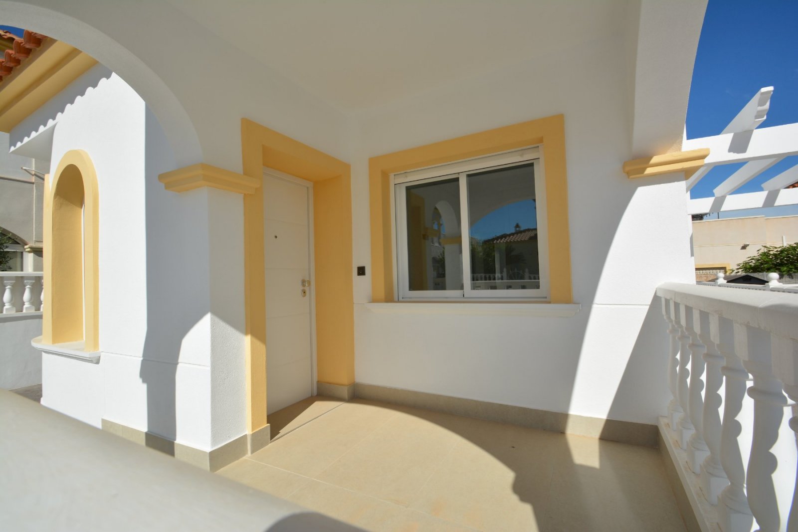 Completely renovated villa with 2 bedrooms, 1 bathroom and communal pool in Lo Crispin