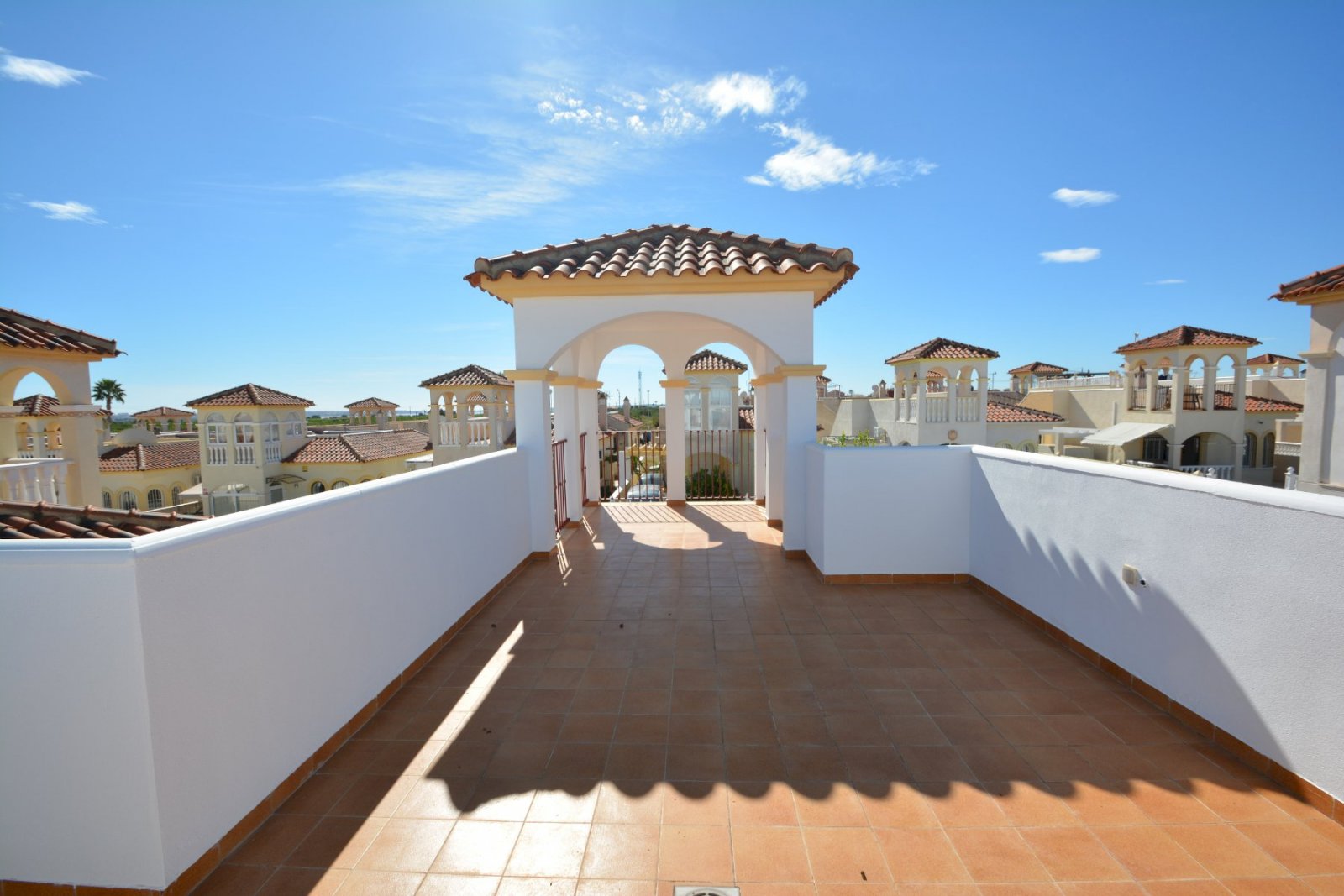 Completely renovated villa with 2 bedrooms, 1 bathroom and communal pool in Lo Crispin