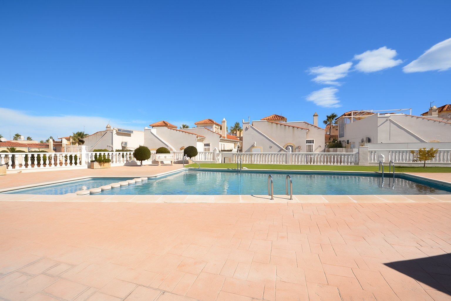Completely renovated villa with 2 bedrooms, 1 bathroom and communal pool in Lo Crispin