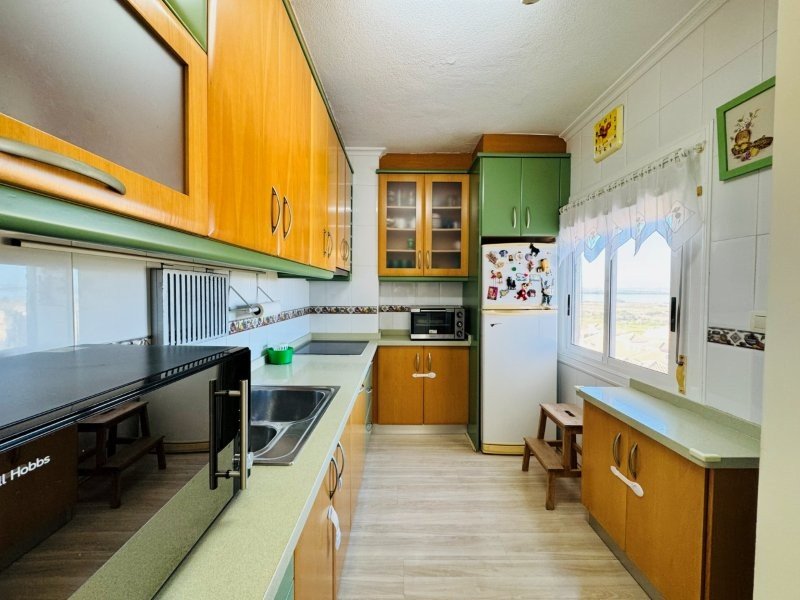 Duplex apartment with 3 bedrooms, 2 bathrooms, 2 parking spaces, communal pool and sea views, just 100 metres from the beach