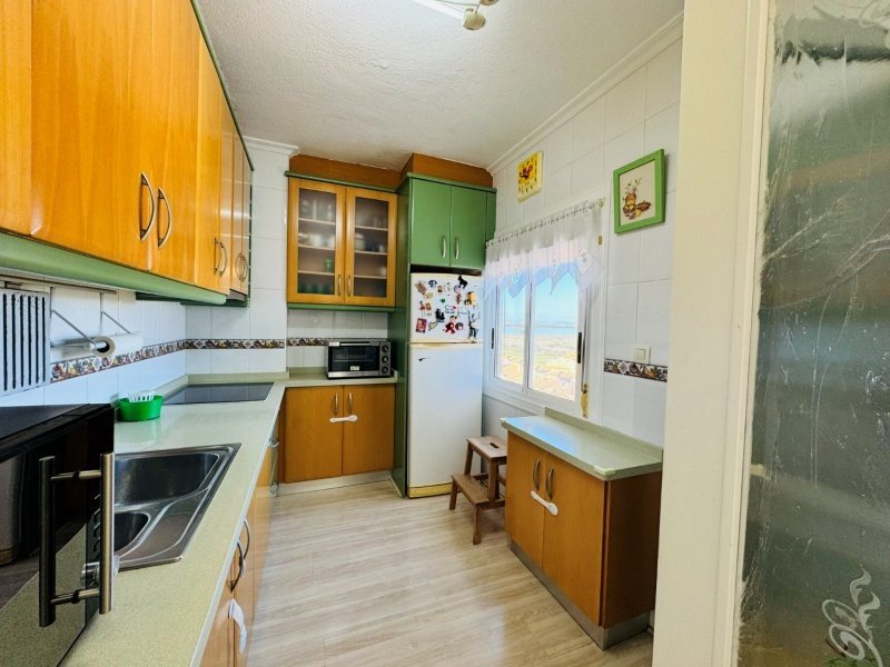 Duplex apartment with 3 bedrooms, 2 bathrooms, 2 parking spaces, communal pool and sea views, just 100 metres from the beach