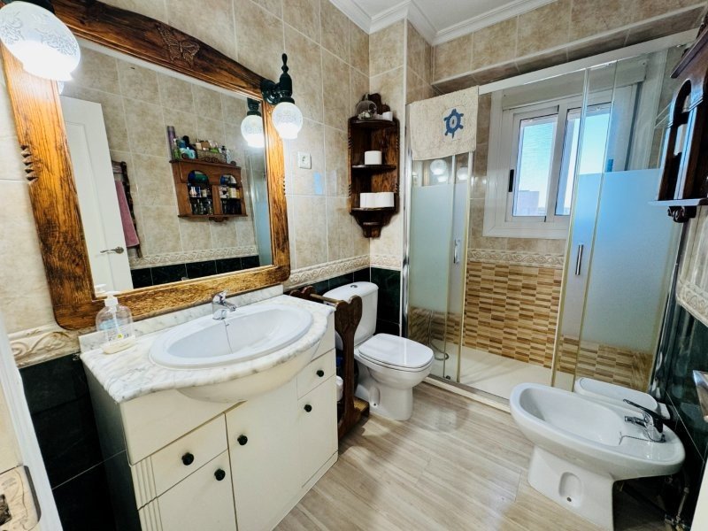 Duplex apartment with 3 bedrooms, 2 bathrooms, 2 parking spaces, communal pool and sea views, just 100 metres from the beach