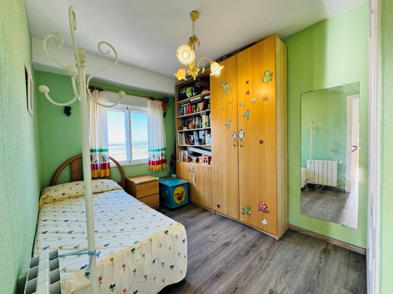 Duplex apartment with 3 bedrooms, 2 bathrooms, 2 parking spaces, communal pool and sea views, just 100 metres from the beach