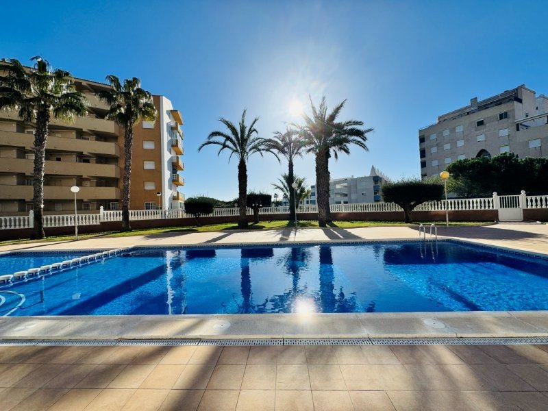 Duplex apartment with 3 bedrooms, 2 bathrooms, 2 parking spaces, communal pool and sea views, just 100 metres from the beach