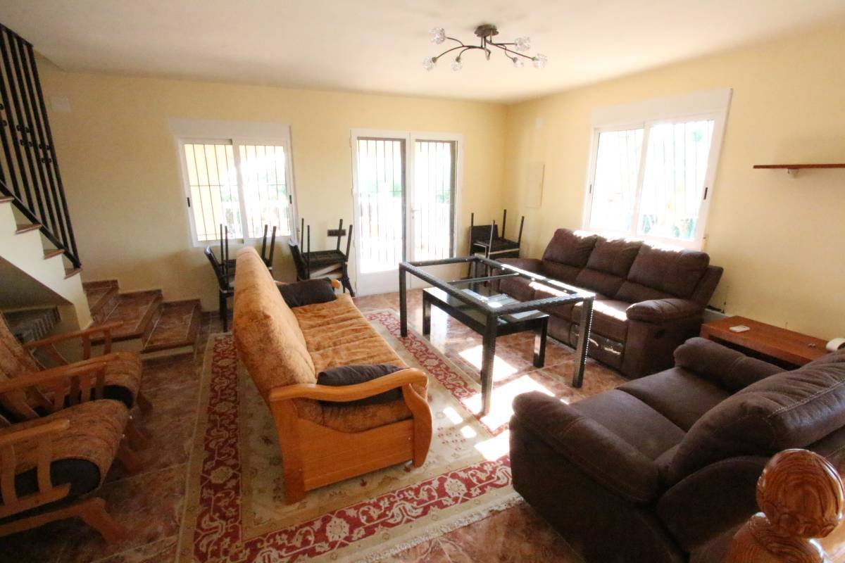 Large renovated villa just 2 km from the sea