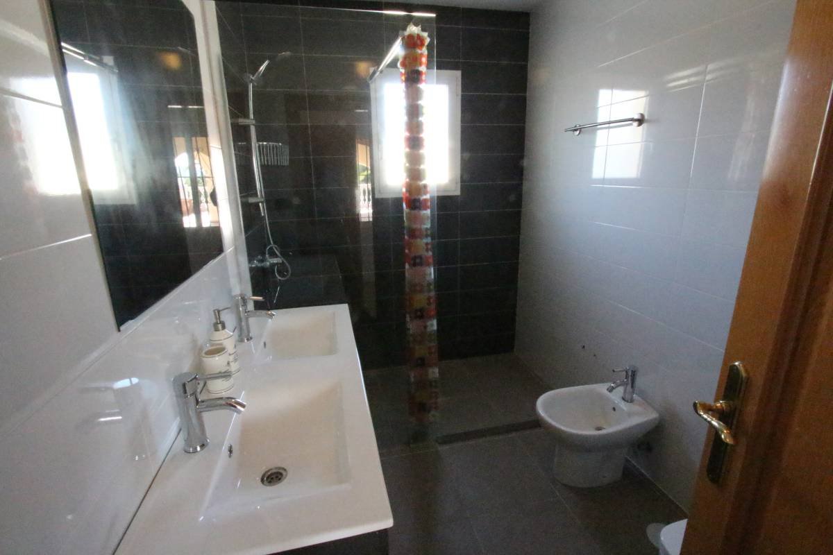 Large renovated villa just 2 km from the sea