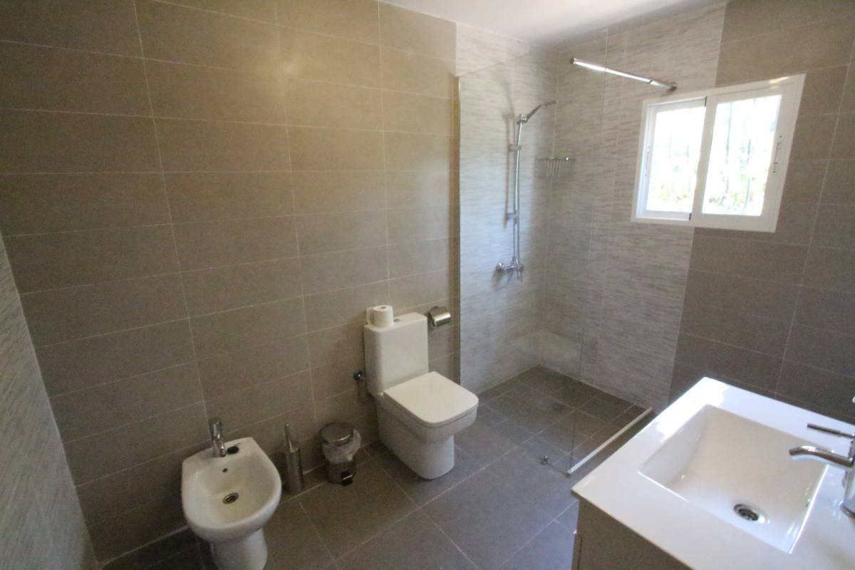 Large renovated villa just 2 km from the sea