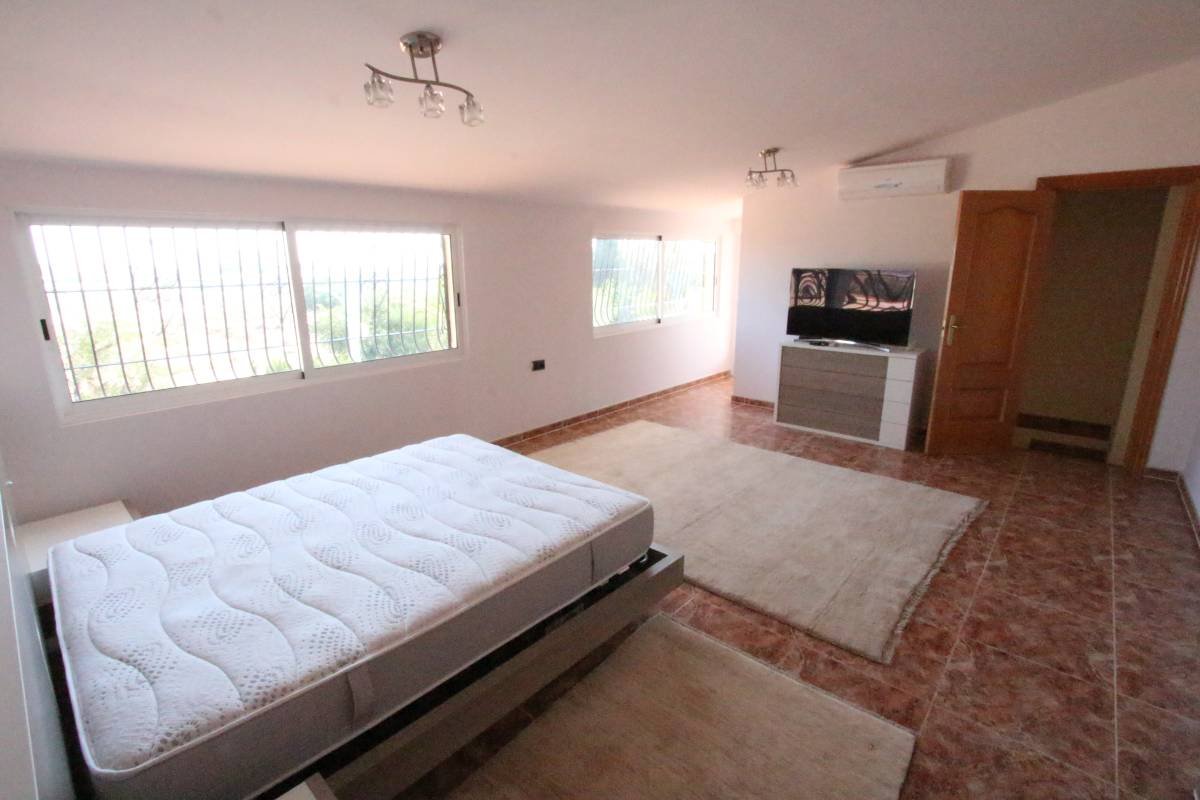 Large renovated villa just 2 km from the sea
