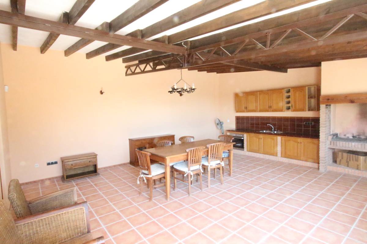 Large renovated villa just 2 km from the sea