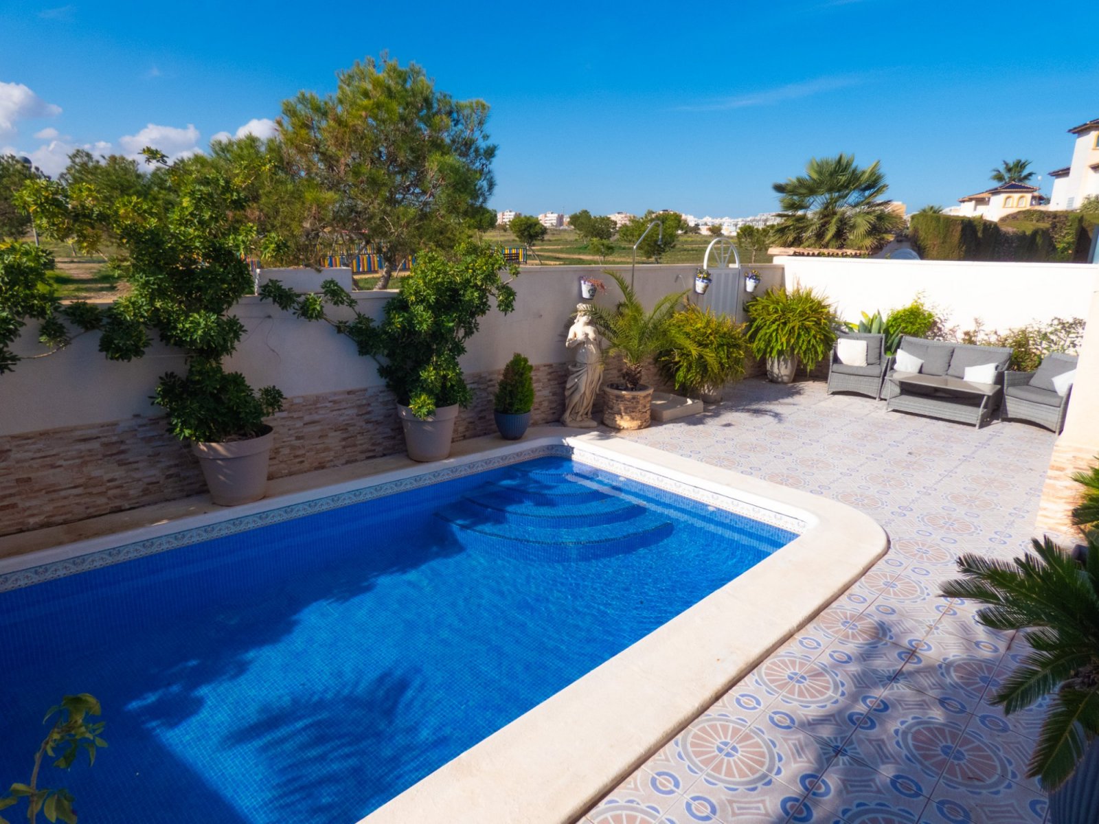 Villa with 4 bedrooms, 3 bathrooms, roof terrace, private pool and beautiful views