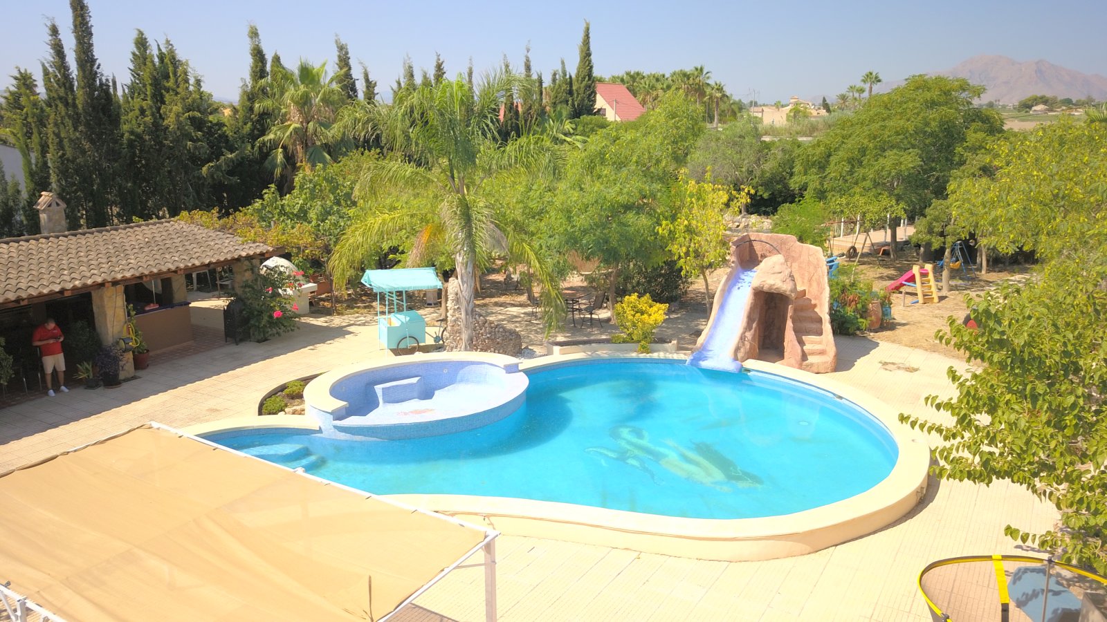 Stunning country villa with 7 bedrooms, 5 bathrooms, private pool and beautiful views on a large plot