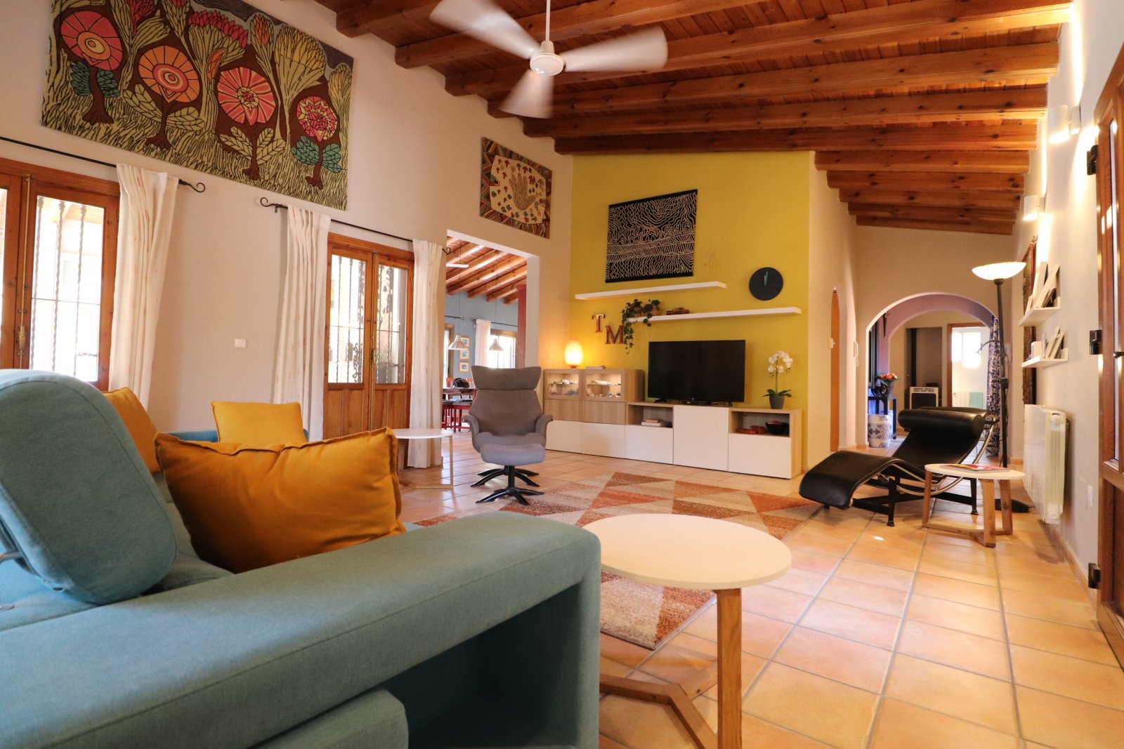 Stunning country villa with 7 bedrooms, 5 bathrooms, private pool and beautiful views on a large plot