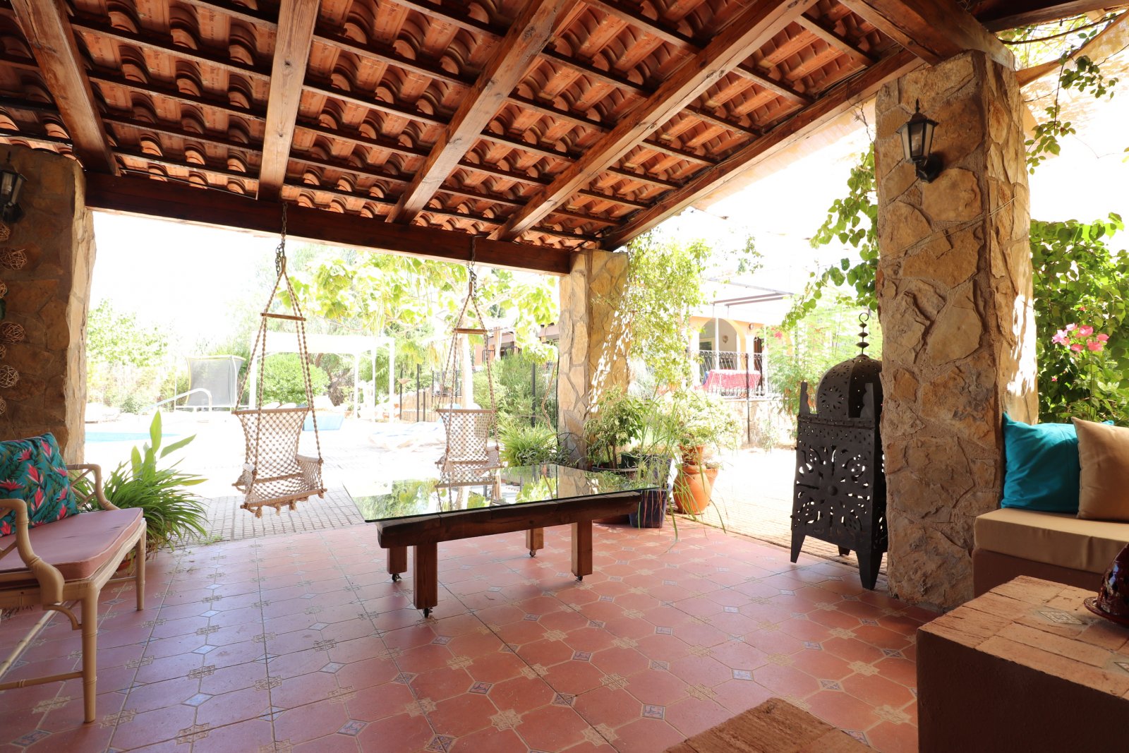 Stunning country villa with 7 bedrooms, 5 bathrooms, private pool and beautiful views on a large plot