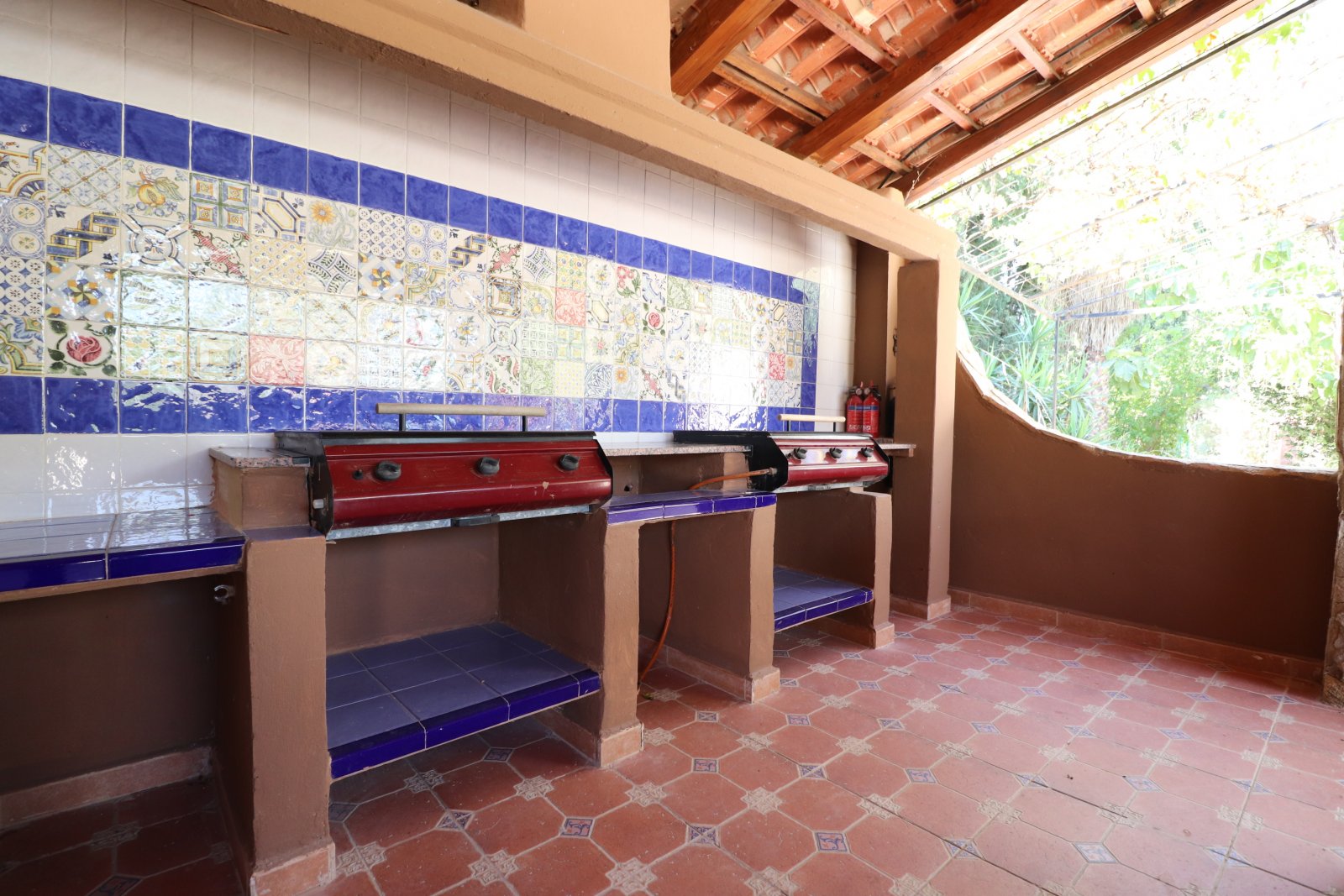 Stunning country villa with 7 bedrooms, 5 bathrooms, private pool and beautiful views on a large plot