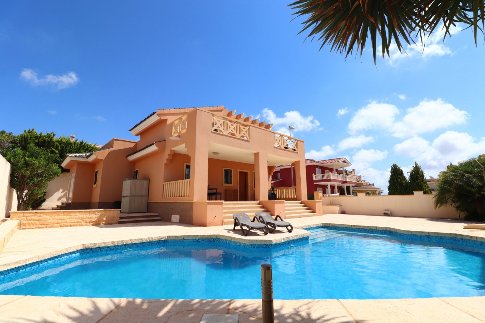 Exclusive villa with 4 bedrooms, 2 bathrooms and private pool