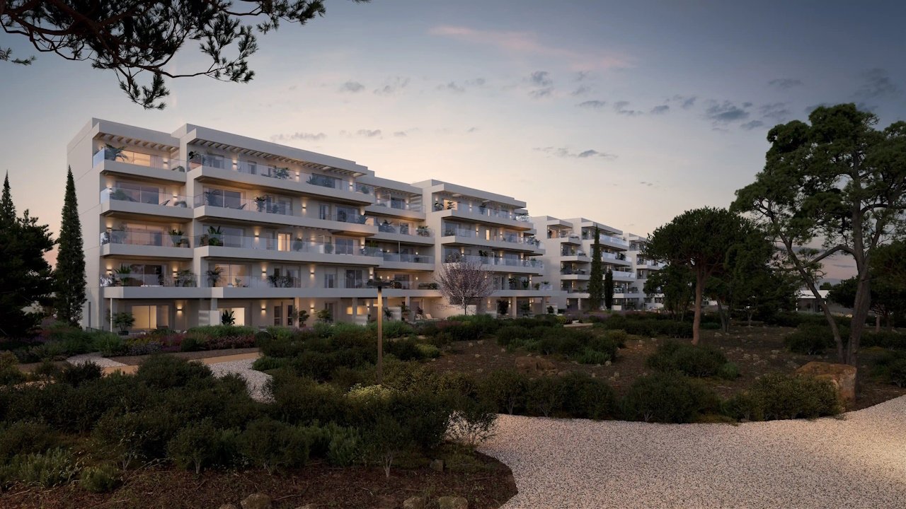 Apartments with 2 bedrooms, 2 bathrooms, air conditioning, underfloor heating in bathrooms, private parking and communal pool only 500 m from beach