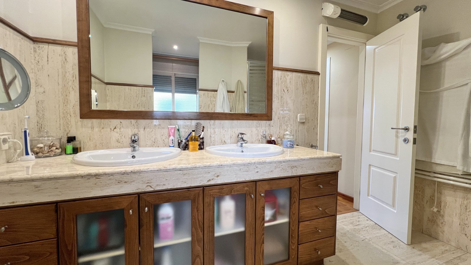 Exclusive 4-bedroom duplex penthouse with private rooftop pool