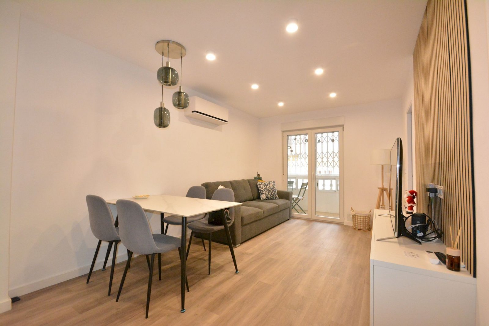 Renovated ground floor apartment just 200 m from the beach