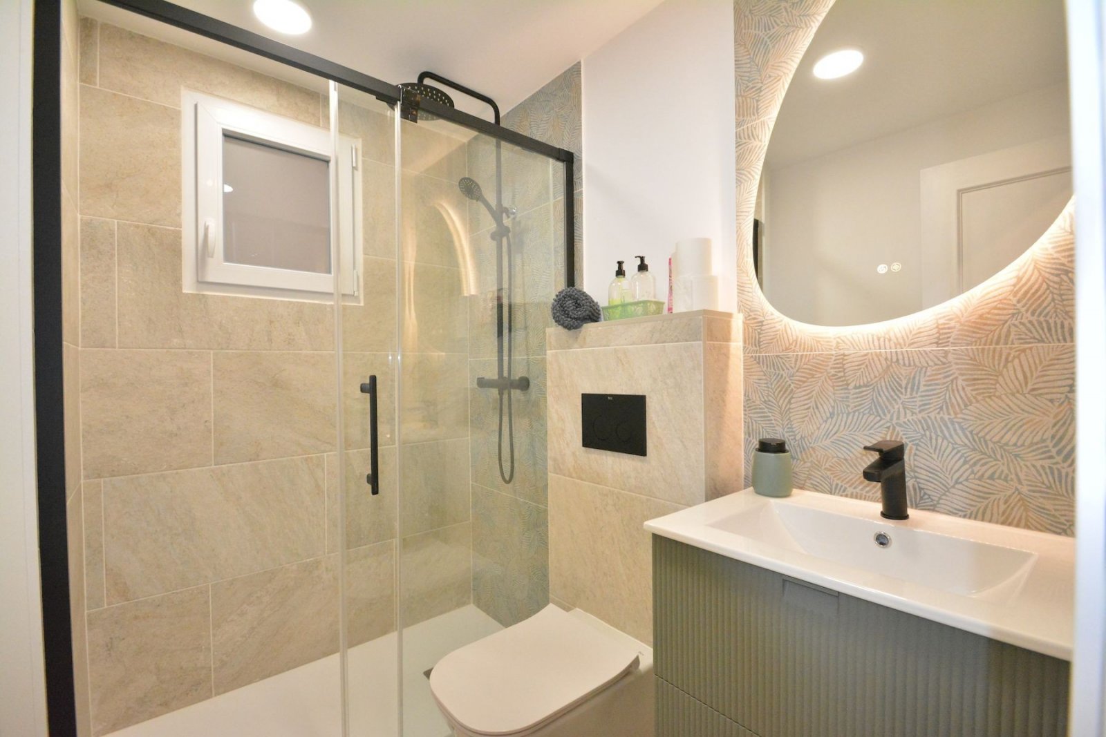 Renovated ground floor apartment just 200 m from the beach