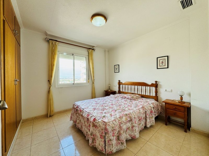 Apartment with 2 bedrooms, 1 bathroom, underground parking space and communal pool